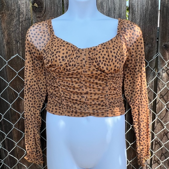 Spunky, cute, and fresh. What else could you ask for? Crop top long sleeve print - Picture 4 of 4